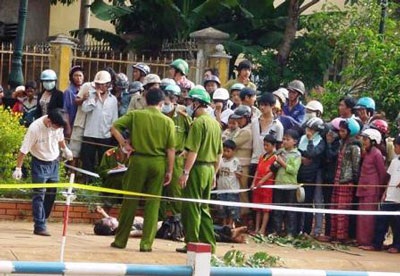 Một thi thể cháy sém trên trạm biến áp - 2