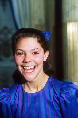 Vẻ đẹp của Nữ hoàng tương lai Thụy Điển qua năm tháng - 5