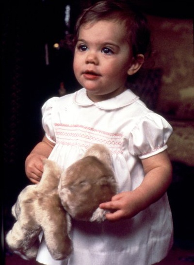 Vẻ đẹp của Nữ hoàng tương lai Thụy Điển qua năm tháng - 2