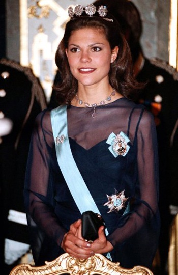 Vẻ đẹp của Nữ hoàng tương lai Thụy Điển qua năm tháng - 8