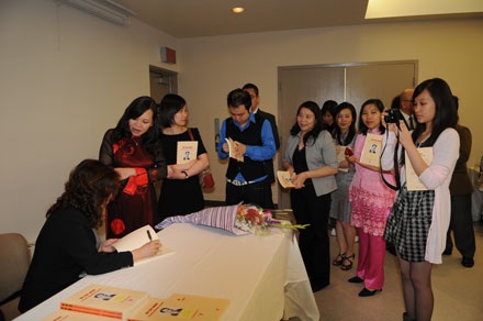 Ra mắt cuốn sách về Chủ tịch Hồ Chí Minh ở Canada - 1