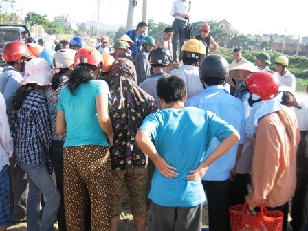 Phát hiện xác một người đàn ông trôi trên sông - 2