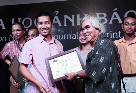 Hình ảnh “sau trang báo” của cán bộ, phóng viên Dân trí - 13