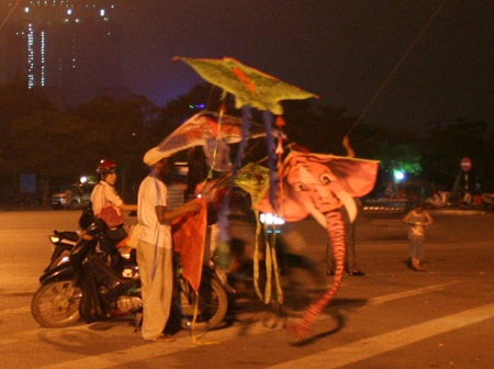 Thả diều hóng mát ở sân vận động Mỹ Đình - 8