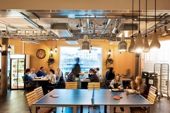 Thăm “đại bản doanh” của Google và Facebook - 4