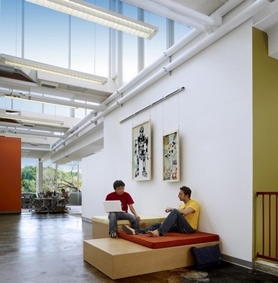 Thăm “đại bản doanh” của Google và Facebook - 14