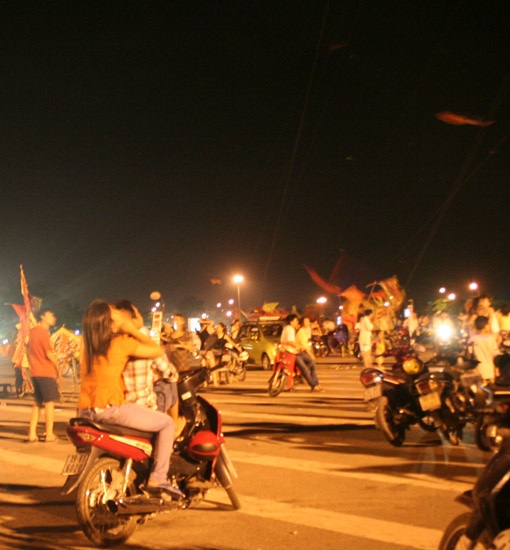 Thả diều hóng mát ở sân vận động Mỹ Đình - 7