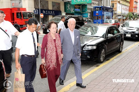 Cựu hoa hậu Hồng Kông đón sinh nhật cùng gia đình chồng - 8