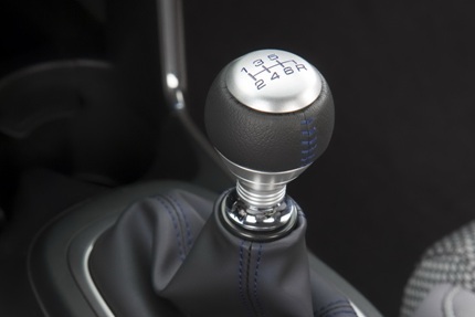 Honda CR-Z “tấn công” thị trường xe hybrid - 15