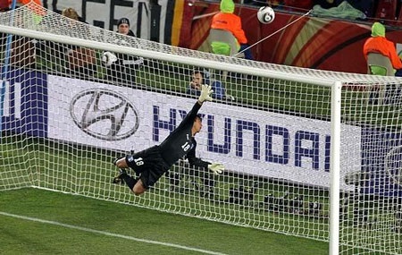 Những khoảnh khắc đáng nhớ lượt trận đêm qua - 13 Những khoảnh khắc đáng nhớ lượt trận đêm qua - 13