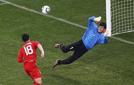 Những khoảnh khắc đáng nhớ lượt trận đêm qua - 5 Những khoảnh khắc đáng nhớ lượt trận đêm qua - 5