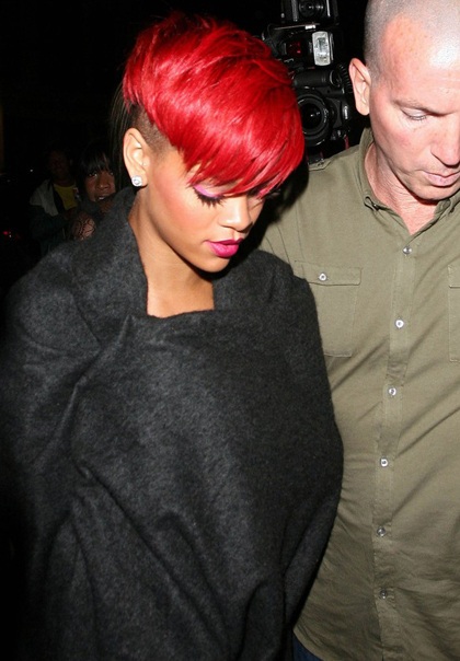 Rihanna nhuộm tóc đỏ đón hè - 1 Rihanna nhuộm tóc đỏ đón hè - 1