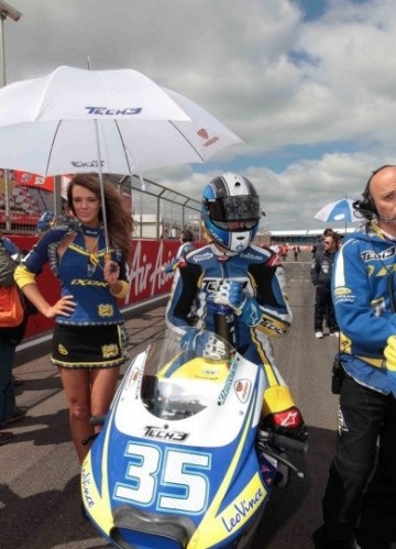 Chân dài trên đường đua Silverstone - 1