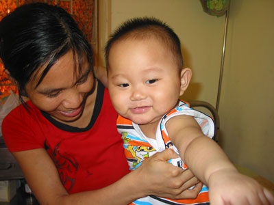 Niềm vui trở lại với bé 11 tháng tuổi bỏng nước sôi - 1 Niềm vui trở lại với bé 11 tháng tuổi bỏng nước sôi - 1