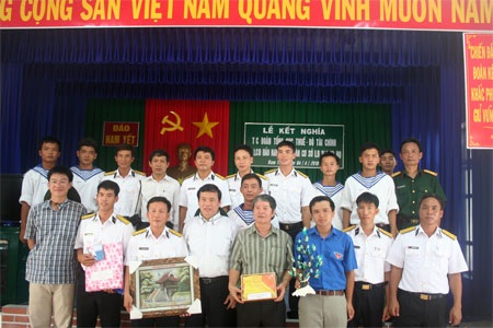 Xúc động “Nghĩa tình biên giới, hải đảo” - 4 Xúc động “Nghĩa tình biên giới, hải đảo” - 4