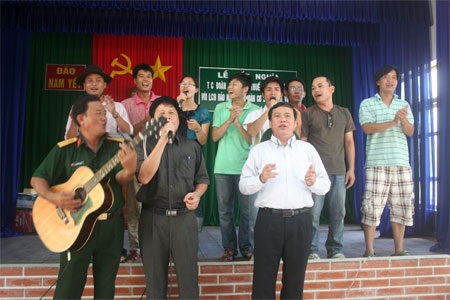 Xúc động “Nghĩa tình biên giới, hải đảo” - 9 Xúc động “Nghĩa tình biên giới, hải đảo” - 9