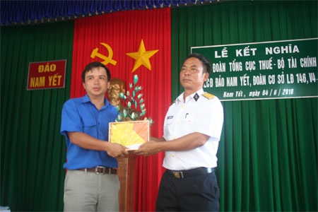 Xúc động “Nghĩa tình biên giới, hải đảo” - 3 Xúc động “Nghĩa tình biên giới, hải đảo” - 3