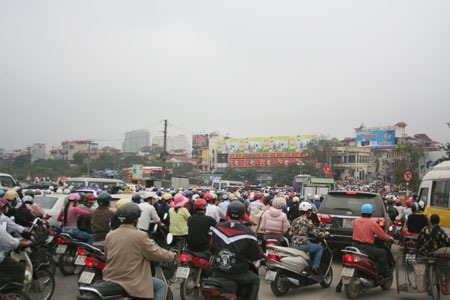 "Tăng vận tải công cộng, hạn chế phương tiện cá nhân" - 1 "Tăng vận tải công cộng, hạn chế phương tiện cá nhân" - 1