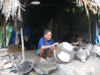 Nghệ nhân cuối cùng của làng đúc đồng Đức Lâm - 1