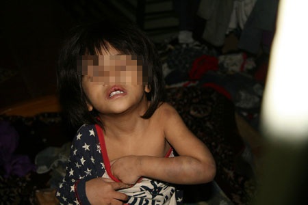 Xét xử vụ bố nuôi bóp cổ để “dạy dỗ” bé gái 4 tuổi - 2