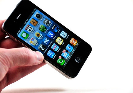 “Cơn sốt” iPhone 4 và những lời phàn nàn đầu tiên - 2 “Cơn sốt” iPhone 4 và những lời phàn nàn đầu tiên - 2