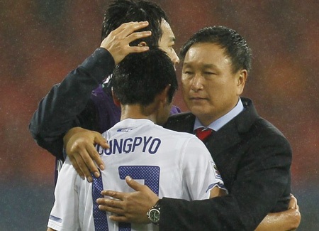 Huh Jung Moo: “Hàn Quốc quá thiếu may mắn” - 1 Huh Jung Moo: “Hàn Quốc quá thiếu may mắn” - 1