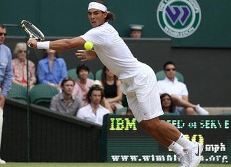 Nadal lại thoát hiểm, Serena tái đấu Sharapova - 1 Nadal lại thoát hiểm, Serena tái đấu Sharapova - 1