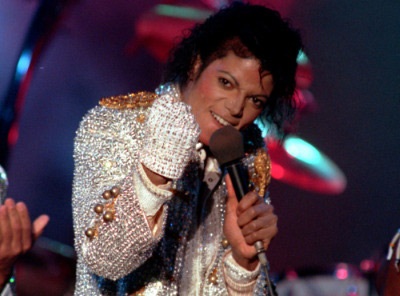 Bán đấu giá hiện vật của Michael Jackson thu về gần 1 triệu USD - 1 Bán đấu giá hiện vật của Michael Jackson thu về gần 1 triệu USD - 1