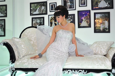 Hoa hậu Thu Thuỷ lộng lẫy với váy cưới - 4 Hoa hậu Thu Thuỷ lộng lẫy với váy cưới - 4