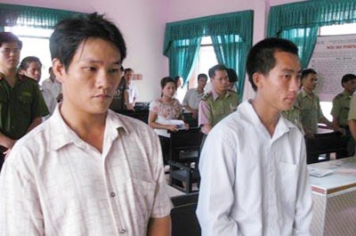 Nhóm lâm tặc quậy tưng trạm kiểm lâm lĩnh án - 2 Nhóm lâm tặc quậy tưng trạm kiểm lâm lĩnh án - 2