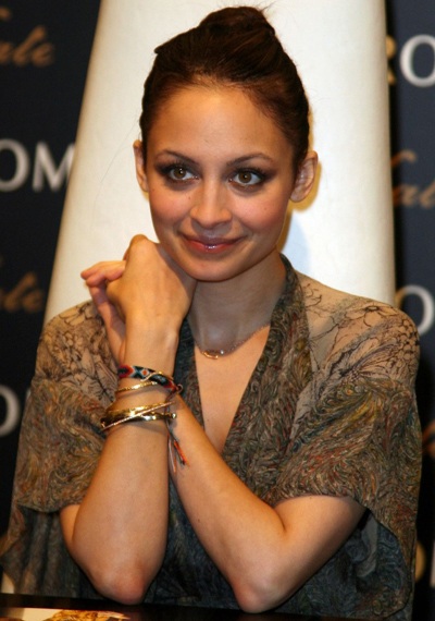 “Sao” đua nhau thiết kế thời trang - 5