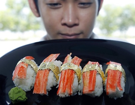 Sushi bọc vàng, đính kim cương - 2 Sushi bọc vàng, đính kim cương - 2