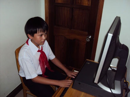 Gặp cậu bé “thần đồng” của phố núi Kon Tum - 1