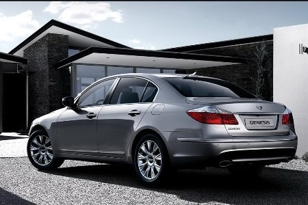 Hyundai Genesis bản 2011 dùng cần số giống BMW - 10 Hyundai Genesis bản 2011 dùng cần số giống BMW - 10