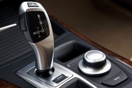 Hyundai Genesis bản 2011 dùng cần số giống BMW - 8 Hyundai Genesis bản 2011 dùng cần số giống BMW - 8