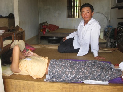 "Em mơ có được chiếc xe lăn" - 1