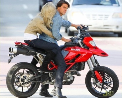 Lý do Tom Cruise dùng xe “giả” Ducati - 1 Lý do Tom Cruise dùng xe “giả” Ducati - 1