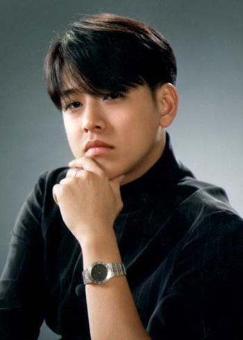 Ryu Si Won: “Park Yong Ha từng bị bạn thân phản bội” - 1 Ryu Si Won: “Park Yong Ha từng bị bạn thân phản bội” - 1