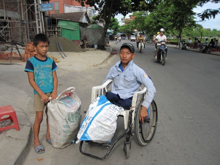 Tình bạn đặc biệt của hai cậu bé nhặt rác - 1 Tình bạn đặc biệt của hai cậu bé nhặt rác - 1
