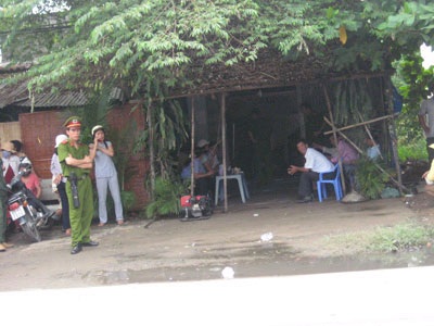 Nữ tiếp viên bị cắt cổ tại tiệm gội đầu  - 1