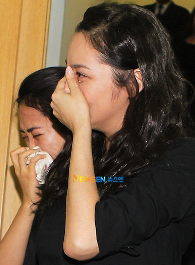 Bạn bè đưa tiễn Park Yong Ha về nơi an nghỉ cuối cùng - 24