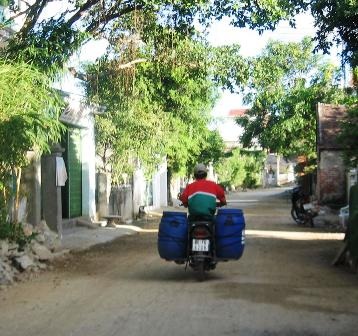 Người dân “oằn mình” trong đại hạn - 3