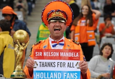 Thời trang mũ "kỳ dị" tại World Cup 2010 - 7 Thời trang mũ "kỳ dị" tại World Cup 2010 - 7