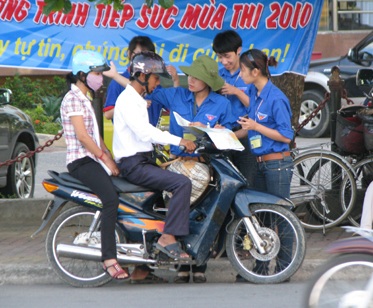 Nghệ An: “Hết “công suất” cùng sĩ tử!” - 1 Nghệ An: “Hết “công suất” cùng sĩ tử!” - 1