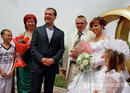 Tổng thống Nga và các cô dâu - 1