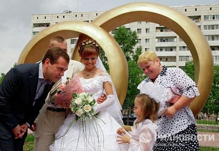 Tổng thống Nga và các cô dâu - 8