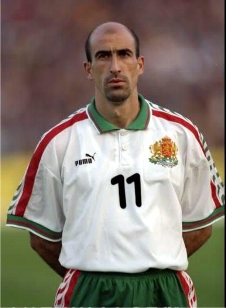 Khi sân thiếu cỏ - 2