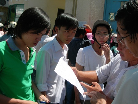 Kết thúc buổi thi đầu tiên: Đề Toán khó “ăn” điểm  - 6