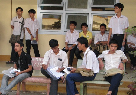 Hôm nay, hơn 600.000 thí sinh bắt đầu “đọ sức” - 2