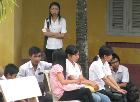 Kết thúc buổi thi đầu tiên: Đề Toán khó “ăn” điểm  - 8